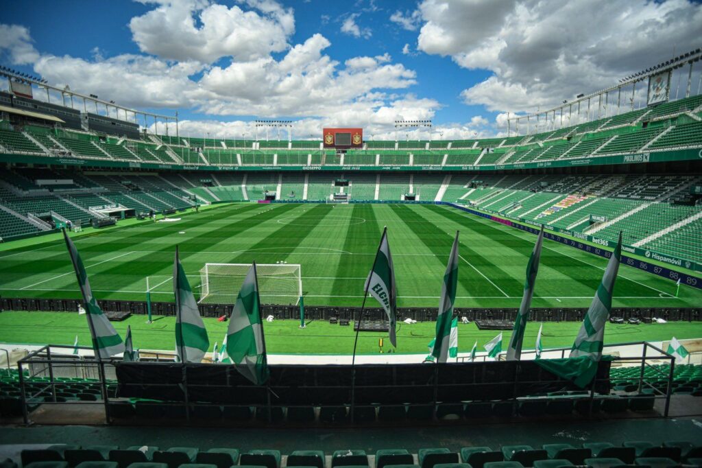 La imagen actual no tiene texto alternativo. El nombre del archivo es: elche-martinez-valero-estadio-laliga.jpeg