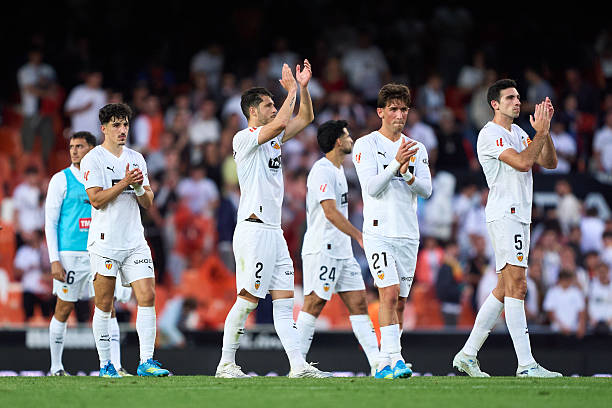 Jugadores del Valencia frente a Rayo Vallecano. Fuente: Getty Images.